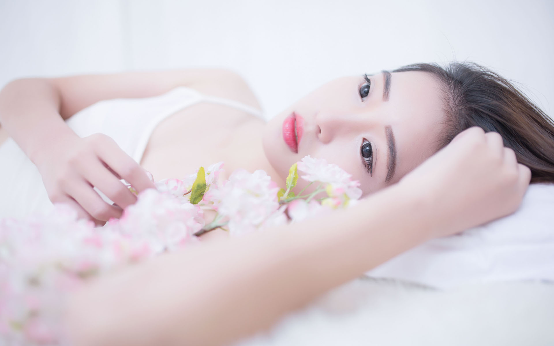 重庆高温天气持续 大熊猫等动物享夏日“清凉套餐”